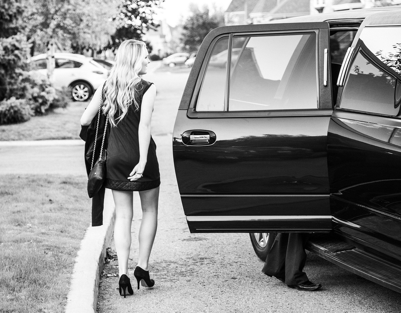 prom, limousine, dresses-264219.jpg